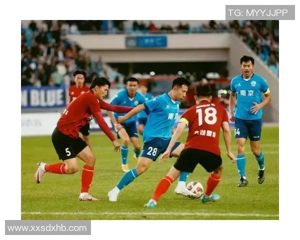 南京足球队荣登全国足球团队协作排行榜第三名展现团结拼搏精神 南京足球队荣登全国足球团队协作排行榜第三名展现团结拼搏精神