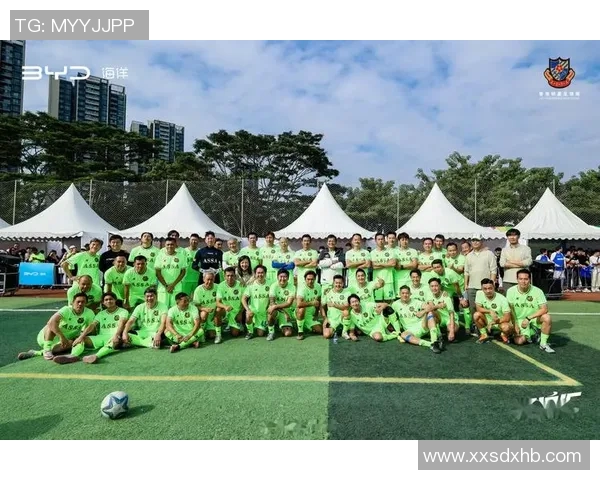 足球明星家人温馨进场瞬间大揭秘精彩瞬间尽在眼前让我们一起感受他们的支持与爱