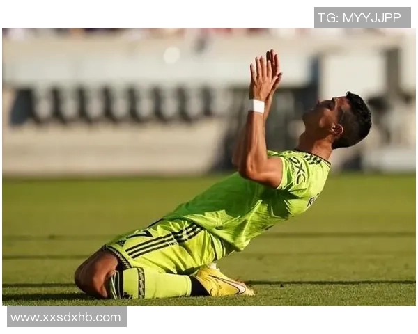 足球明星滑跪恶搞大赛谁能在搞笑中赢得荣耀与欢笑